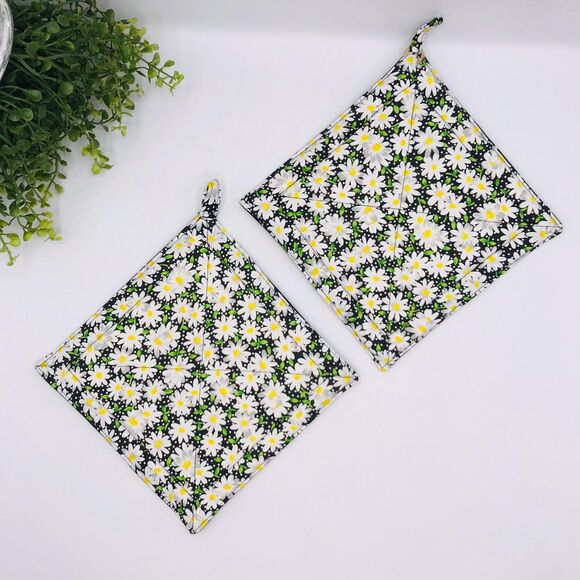 2 Square Potholders,  Black and White Daisies, Cottage Core Kitchen 7x7 Inches - Picture 3 of 5